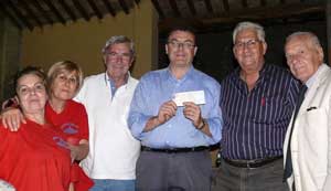 L'assegno donato dal comitato
