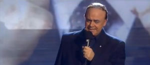 Maurizio Crozza nei panni di Berlusconi