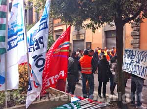 I dipendenti di Talete bloccano via Saffi