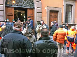 I dipendenti di Talete bloccano via Saffi