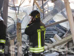 Incendio al capannone di Mondo Convenienza