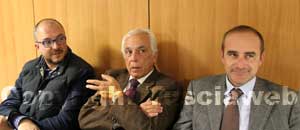 Rotelli e gli avvocati della difesa prima dell'udienza