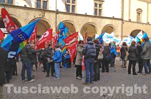 Cgil Cisl e Uil in piazza del Comune