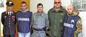 I carabinieri e gli agenti della forestale