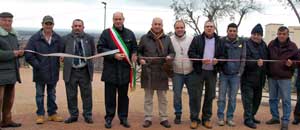 Il taglio del nastro dell'area di sosta