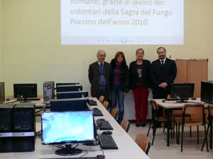 Un'immagine dell'inaugurazione della sala pc