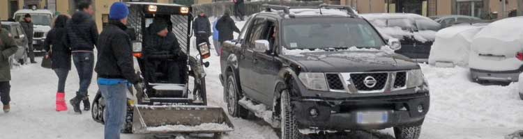 Un piccolo spazzaneve in azione