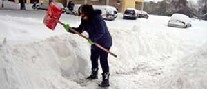 Gli abitanti in viale Bruno Buozzi al lavoro