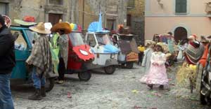 Carnevale a Farnese - Apetti trasformati in  carri