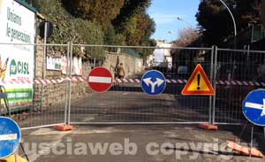 Via del Pilastro chiusa al traffico