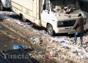 Le immagini dello "spettacolo" in via della Palazzina