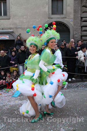Maschere e carri delle passate edizioni del Carnevale ronciglionese
