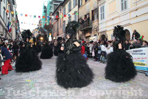 Maschere e carri delle passate edizioni del Carnevale ronciglionese Ronciglione
