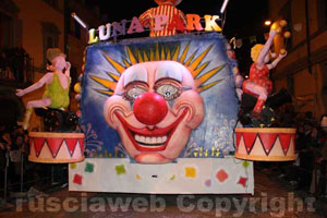 Maschere e carri delle passate edizioni del Carnevale ronciglionese Ronciglione