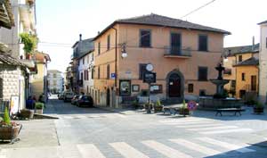 La piazza di Castiglione in Teverina