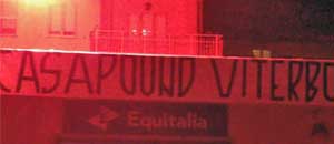 Gli striscioni di Casapound alla sede di Equitalia