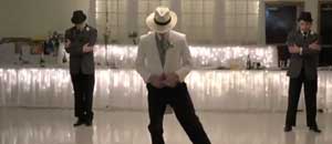 Lo sposo durante l'esibizione