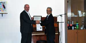 Il sindaco Mazzola alla cerimonia di donazione del pianoforte