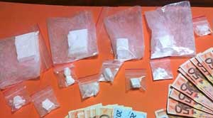 La droga e i soldi sequestrati