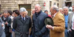 D'Alema e il sindaco Mazzola in via Garibaldi