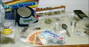 Il materiale sequestrato dai carabinieri