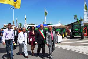 Il sindaco Mazzola alla mostra mercato delle macchine agricole