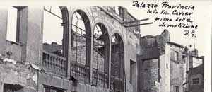 Il palazzo della Provincia bombardato