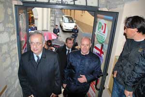 Veltroni nella sede del comitato