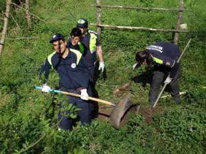 La pulizia dei volontari