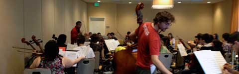 Le prove dei giovani musicisti dell'orchestra
