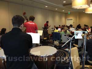 I giovani musicisti durante le prove