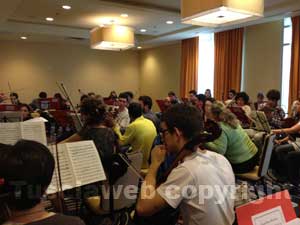 I giovani musicisti durante le prove