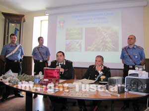 I carabinieri illustrano i dettagli dell'operazione