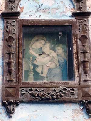 Un'edicola abbandonata