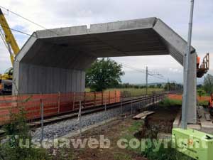 Ponte sulla ferrovia in costruzione