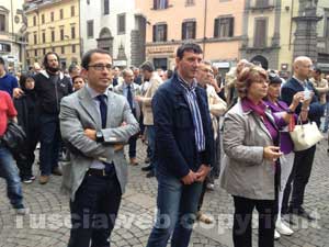 La manifestazione in piazza del Comune