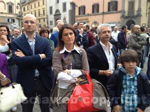 La manifestazione in piazza del Comune