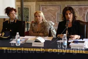 Da sinistra: Elvira D'Amato della polizia postale, il pm Paola Conti e la senatrice Laura Allegrini