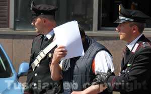 Un altro degli arrestati con i carabinieri