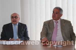 A sinistra l'avvocato Roberto Fava, a destra l'ufficiale giudiziario Maurizio Federici