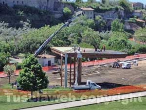 Lo smontaggio del palco a Valle Faul