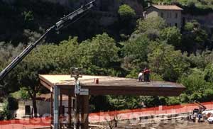 Lo smontaggio del palco a Valle Faul