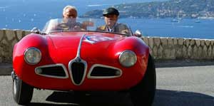 Nando Patrizi alla guida della sua auto