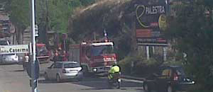 L'intervento dei vigili del fuoco in via della Ferrovia