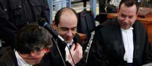 Al centro Paolo Esposito, con i suoi difensori Enrico Valentini e Mario Rosati