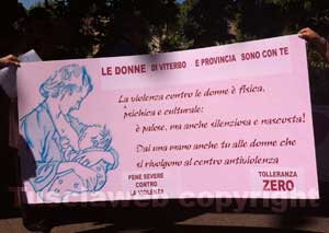 Lo striscione in sostegno della ragazza