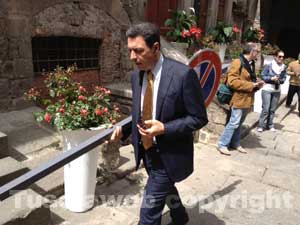 Il sindaco Marini sposta il cartello