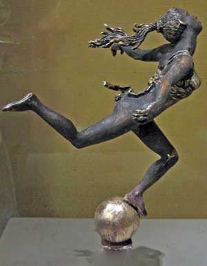 La statua di Capotosti per il Palasport di Andalo