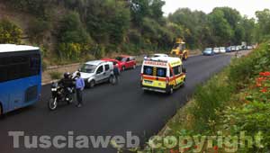 L'incidente sulla Cassia Sud tra la Punto e l'apetto