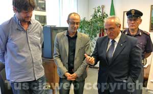 Il questore Urti con Rossi e Baffo di Caffeina